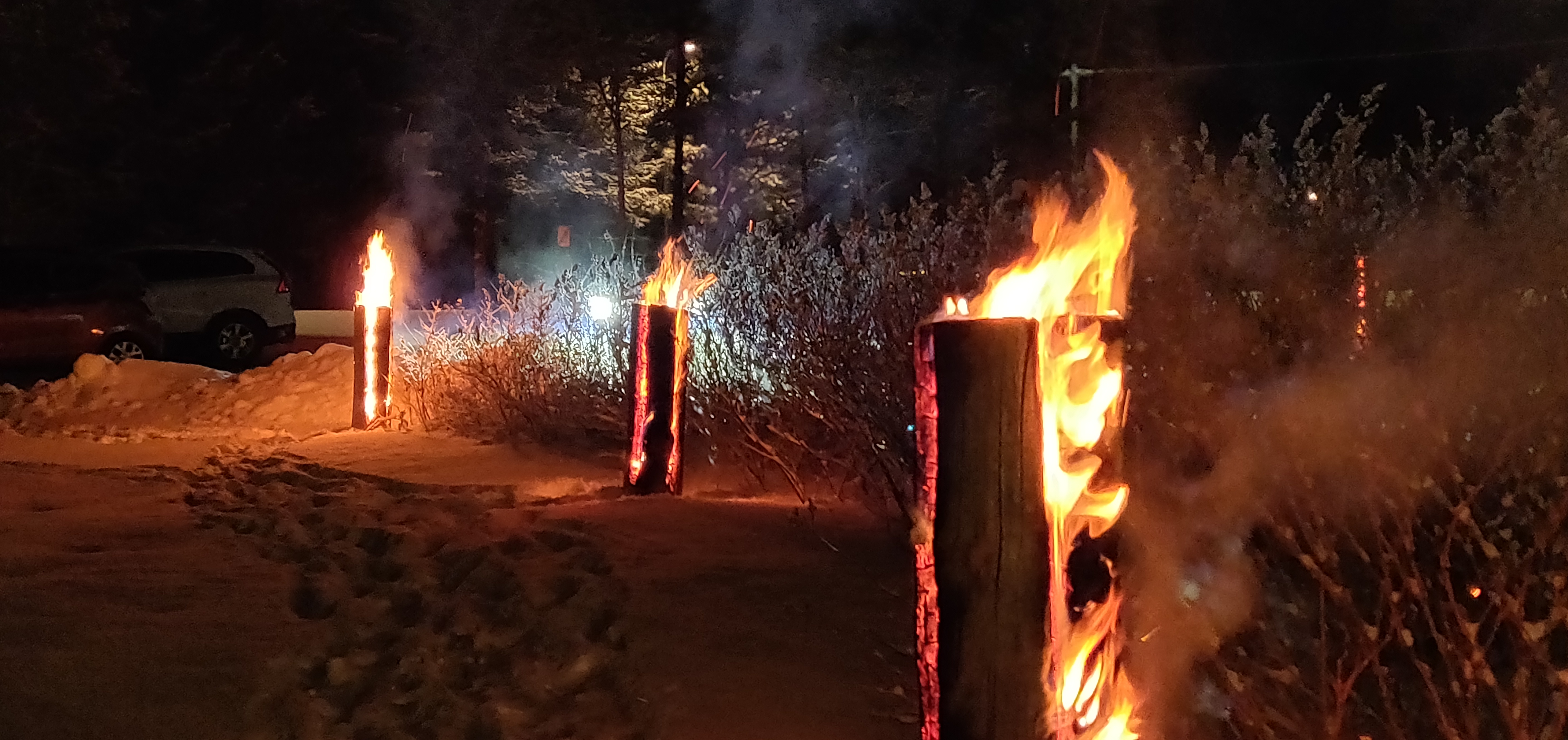 Jätkänkynttilät palavat