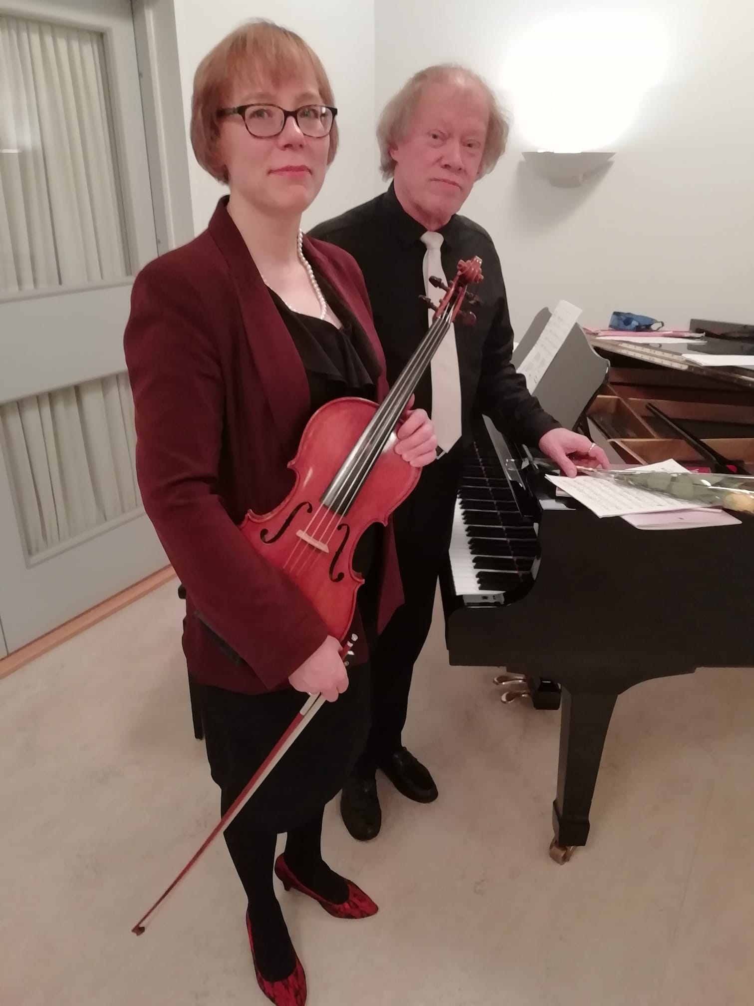 Schubert-melodian voimaa -konsertti Kuvassa esiintyjät Kaisa Kuula-Bullat sekä Raimo Holappa.
